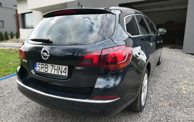 Opel Astra cena 26900 przebieg: 250000, rok produkcji 2014 z Nowe Miasto Lubawskie małe 254